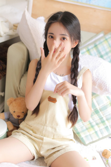 宝贝坐起来自己摇
